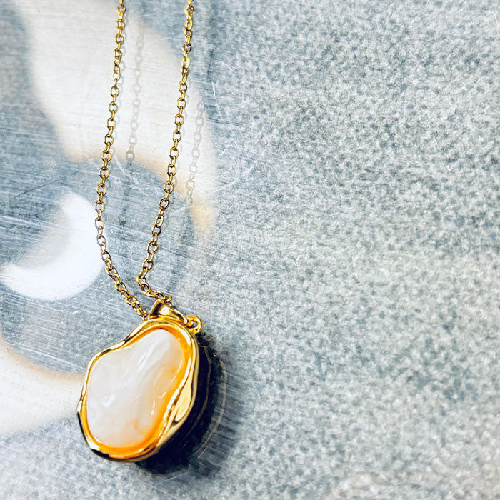 Elegant Gold & Natural Stone