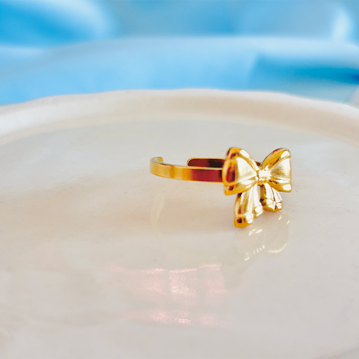 Bow Ring – Feminine & Elegant
