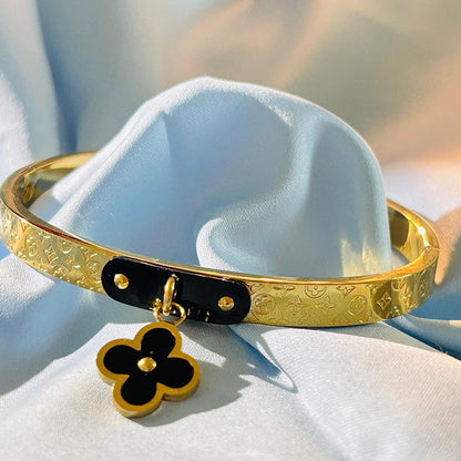 Clover Charm